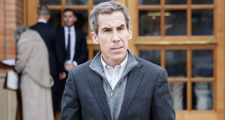 “También deberá solucionarlo el próximo gobierno”: Alessandri critica acuerdo por toma en San Antonio