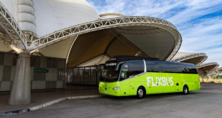 Empresa alemana FlixBus expande red de buses en Chile: avanzará a una cobertura interurbana nacional