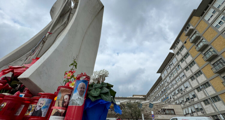 Francisco sigue “estable” y continúa con su tratamiento y actividad laboral en el hospital