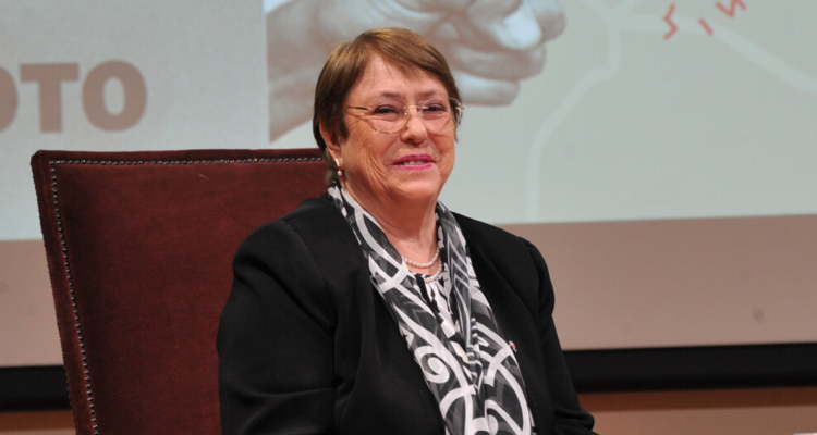 Frente Amplio se abre a posible candidatura de Bachelet, aunque expresidenta se mantiene en silencio