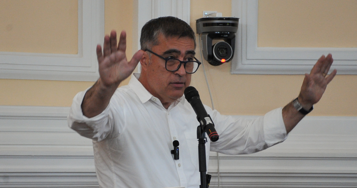 Aumentan funcionarios que demandan al municipio de Santiago por despidos: piden hasta $507 millones