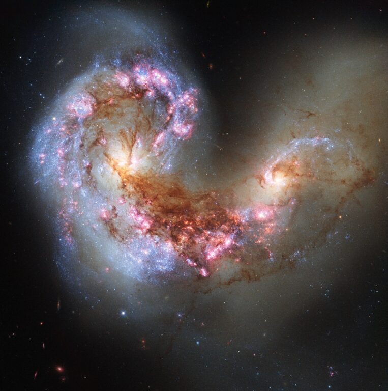 Galaxia con forma de corazón
