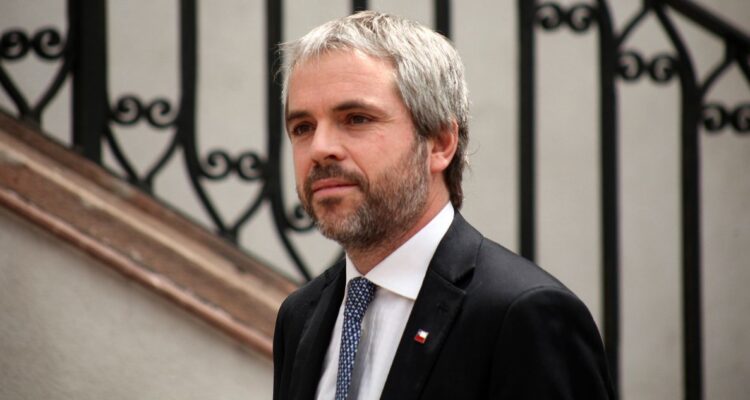 Blumel se une al debate por estatua en homenaje a Piñera: “No hay ningún Presidente que sea santo”