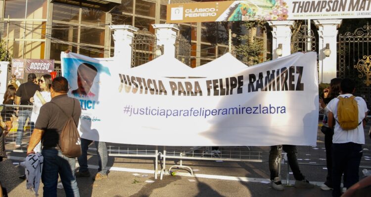 Familia de hombre que murió en patrulla policial en Viña del Mar