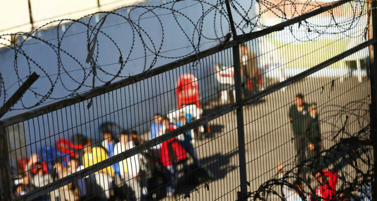 Diputado Ilabaca (PS) respalda uso de uniforme obligatorio en cárceles: “Está justificado”