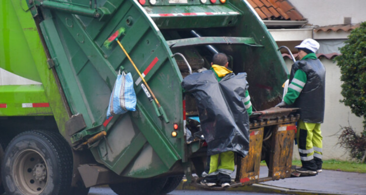 Recolectores de basura sufren asalto mientras trabajaban en cerro Rocuant en Valparaíso