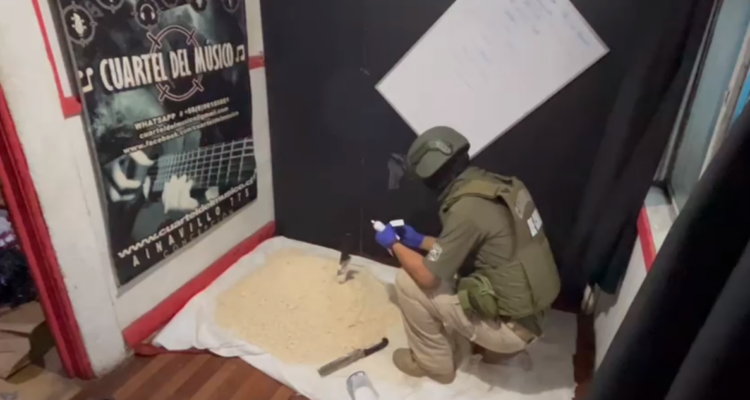 Desbaratan laboratorio clandestino de pasta base que operaba en tienda de música en Concepción