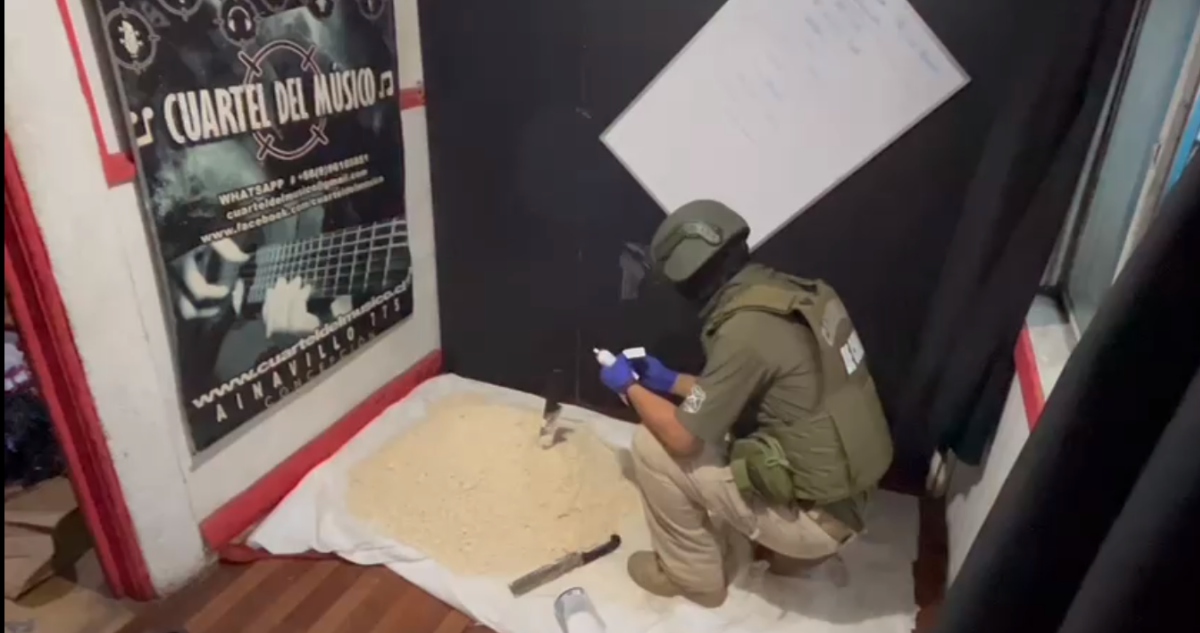 Desbaratan laboratorio clandestino de pasta base que operaba en tienda de música en Concepción