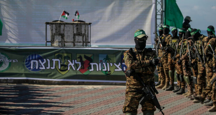 Israel atrasa liberación de presos palestinos tras polémica entrega de rehenes de Gaza