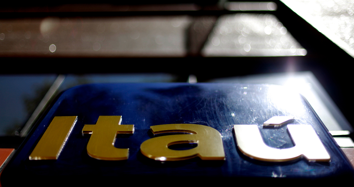 Banco Itaú se querella contra un exsubgerente por delitos millonarios y manipular información