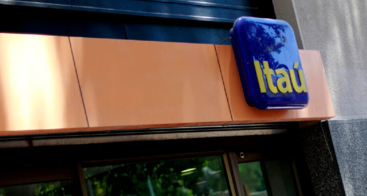 Cómo un subgerente habría defraudado al Banco Itaú en Chile por millones de dólares