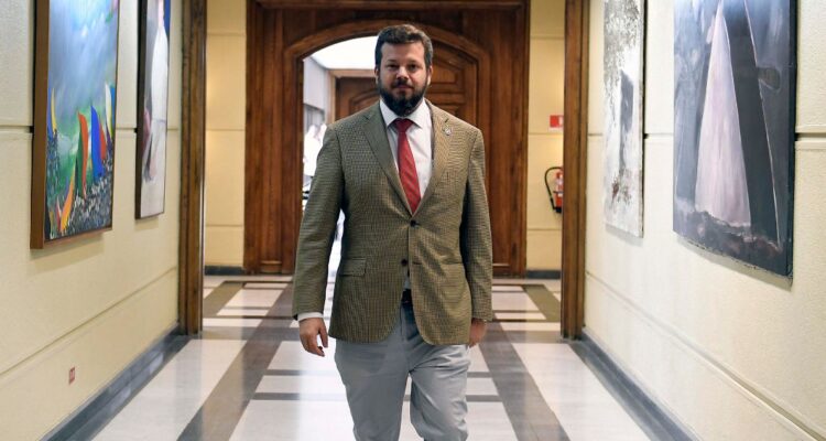 Kaiser: “Vodanovic es más competitivo. Bachelet viene arrastrando un clóset lleno de esqueletos”