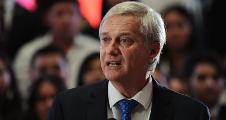 Kast acusa “cobardía y falta de empatía” de Presidente Boric tras “silencio” a un año de megaincendio