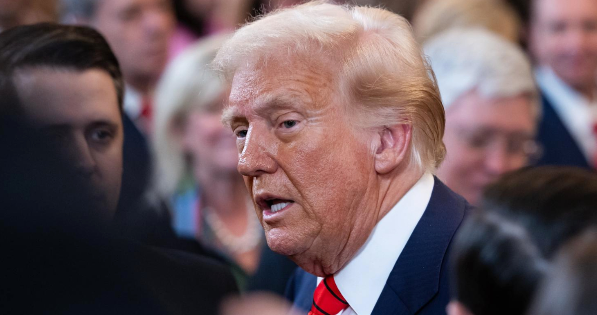 Jueza de EE.UU. frena decreto de Trump que negaba ciudadanía por nacimiento a hijos de inmigrantes