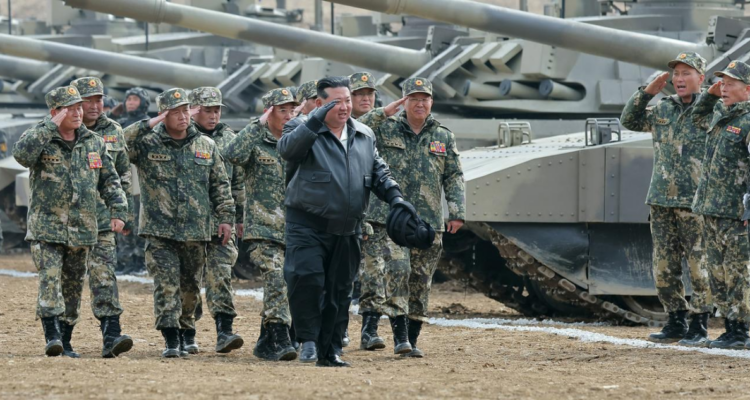 Kim Jong-un acusa a EEUU de incrementar riesgo de guerra mundial