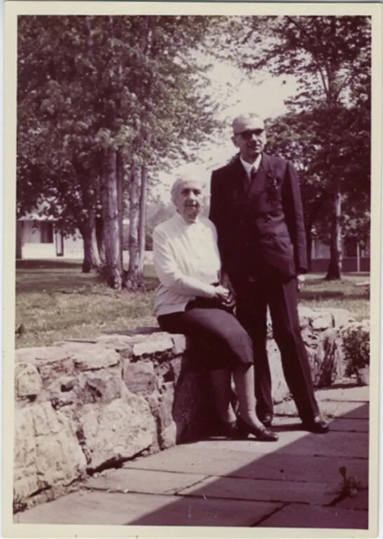 Kurt Gödel y su madre Marianne en 1964