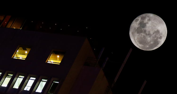 ¿Por qué la Luna llena de febrero de 2025 recibe el nombre de “Luna de Nieve”?