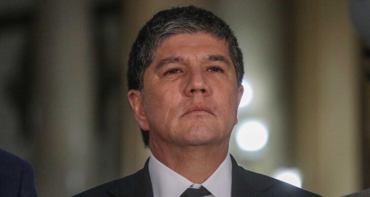 “Actuó con negligencia”: denunciante de Manuel Monsalve concreta demanda contra el gobierno