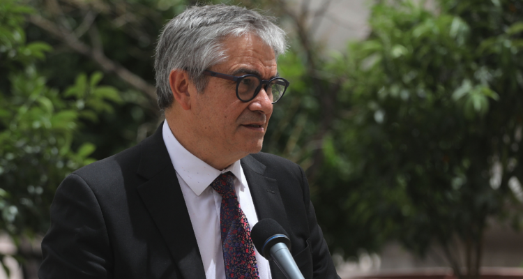 Marcel interrumpe sus vacaciones y cita a un punto de prensa por millonarios traspasos de Corfo