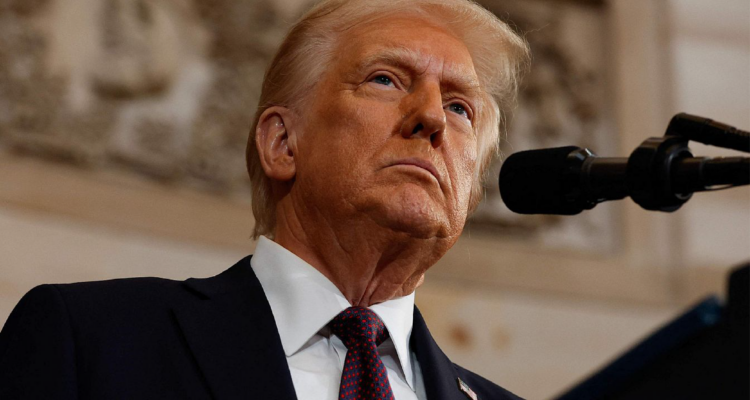 El surrealismo político de Donald Trump, la caída libre de un imperio.