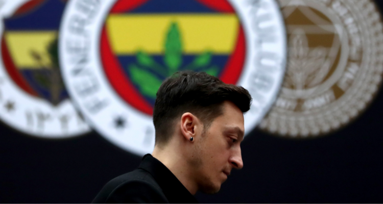 Mesut Özil se olvida del fútbol: excompañero de Alexis ingresa a partido político oficialista turco