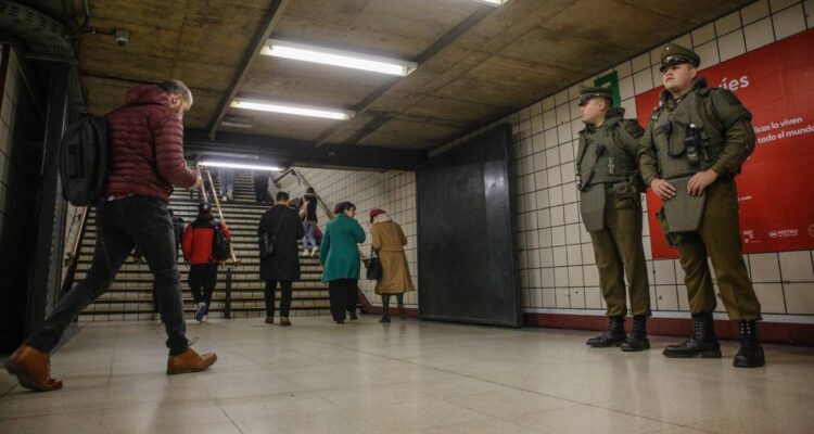 Anuncian más trenes, cámaras y regreso de Carabineros al Metro para el inicio de marzo