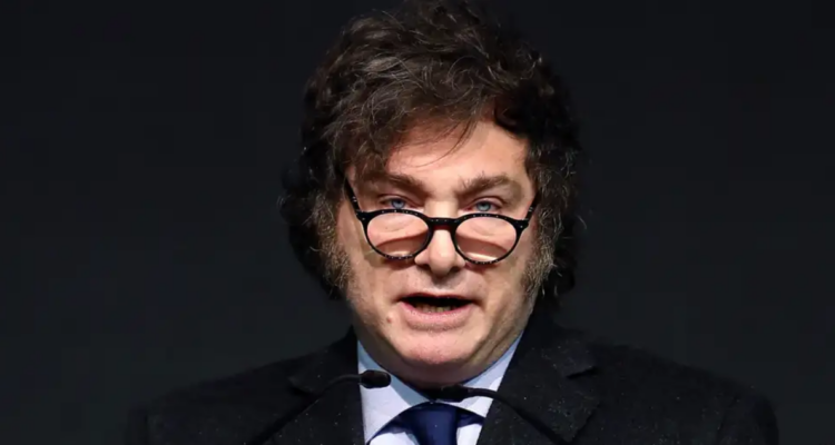 Milei decreta privatización de empresa ferroviaria de cargas en Argentina