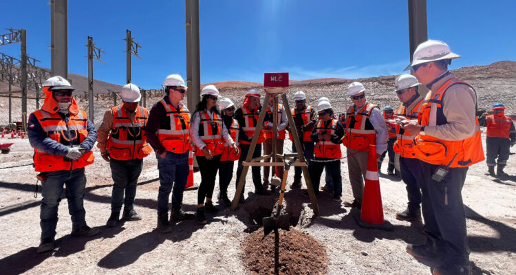 Generará 1.200 empleos: Minera canadiense inicia la construcción de una mina de oro en norte de Chile