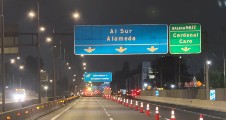 Mujer queda en riesgo vital tras caer de su moto en la Ruta 5: habría realizado piruetas