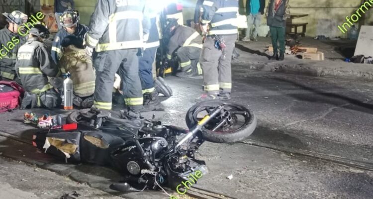 Motociclista muere tras accidente en Santiago: supuesto responsable se dio a la fuga