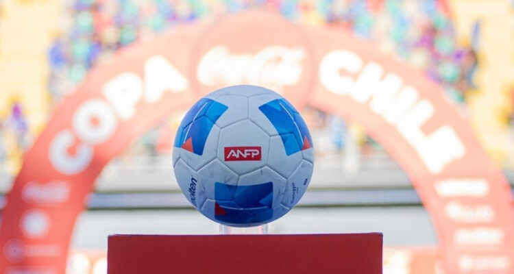 Nuevo balón del fútbol chileno para la temporada 2025