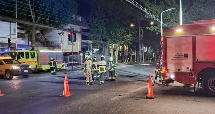 Bomberos realiza operativo en el centro de Concepción tras alerta por presunta presencia de gases