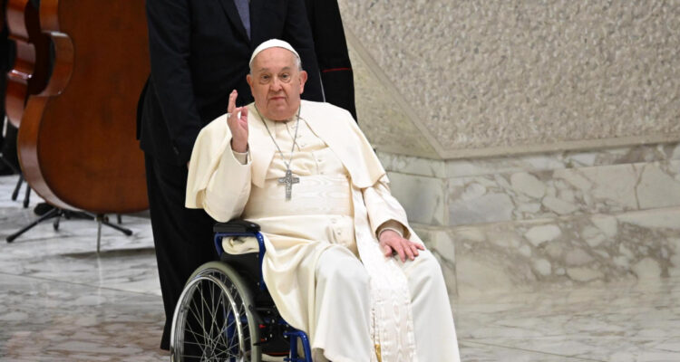 Papa Francisco se mantiene estable tras tercera noche hospitalizado