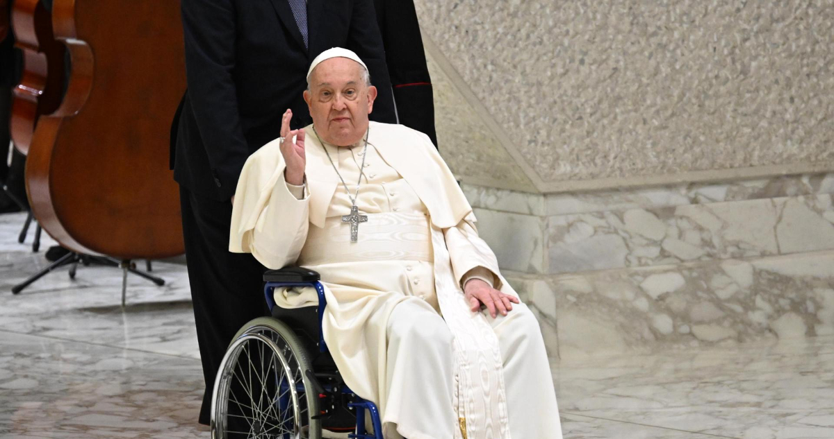 Papa Francisco se mantiene estable tras tercera noche hospitalizado