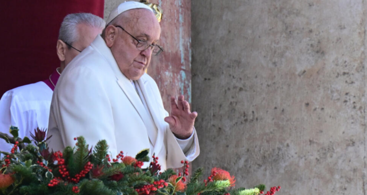 Papa Francisco sigue en estado crítico, tiene una insuficiencia renal leve y necesita oxígeno