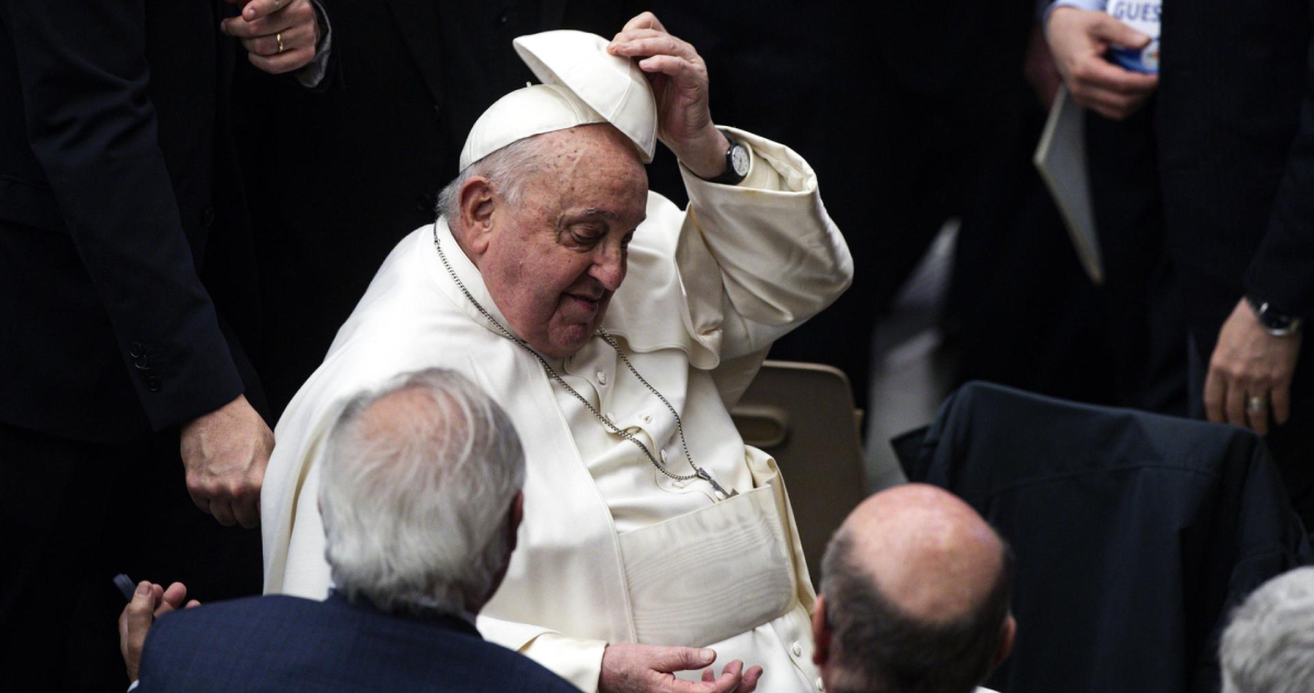 La salud del Papa Francisco hace que la Guardia Suiza del Vaticano estén bajo “toque de queda”