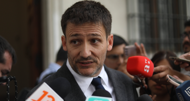 Pardow llama a “no instrumentalizar una emergencia” tras dichos de Matthei por megacorte de luz