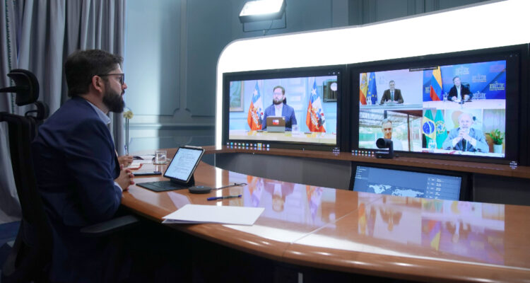 Pdte. Boric se reúne con mandatarios de España, Uruguay, Brasil y Colombia por “RRSS libres de bots”