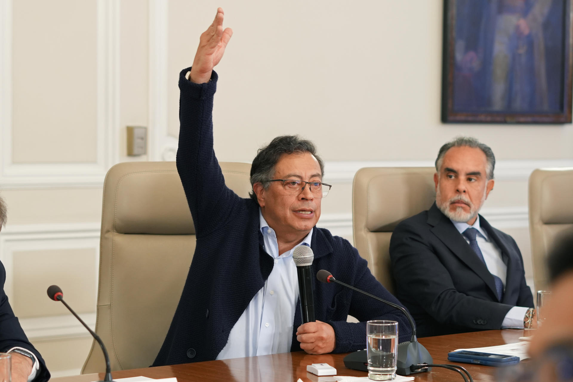 Gustavo Petro (i), junto al nuevo jefe de despacho, Armando Benedetti