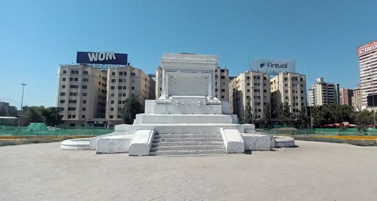 Pedestal del Monumento al General Baquedano, EM.