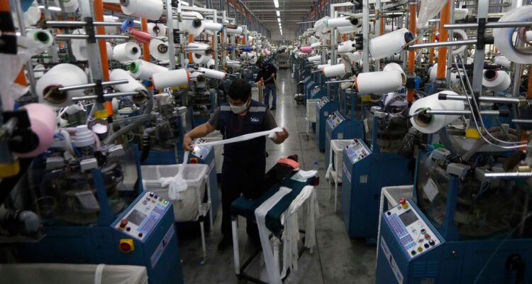 La producción industrial en Chile anota crecimiento en enero pero se desacelera frente al mes anterior