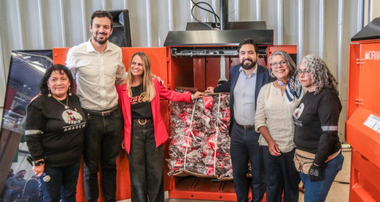 Programa entrega equipamiento profesional a cooperativas para potenciar a recicladores de todo Chile