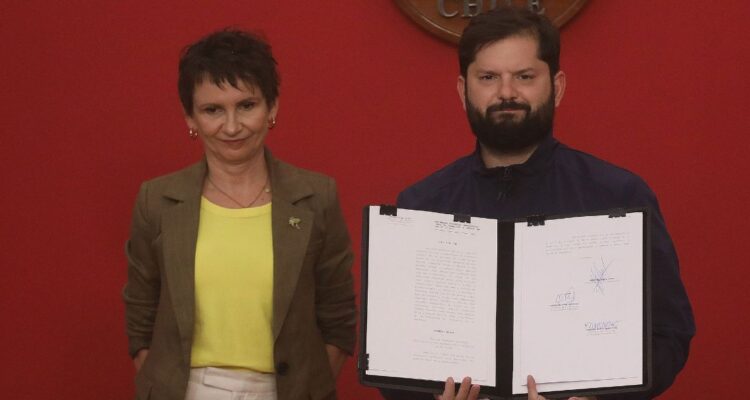 Presidente Boric promulga nueva Ley Antiterrorista: “Chile no se arrodilla ante la delincuencia”