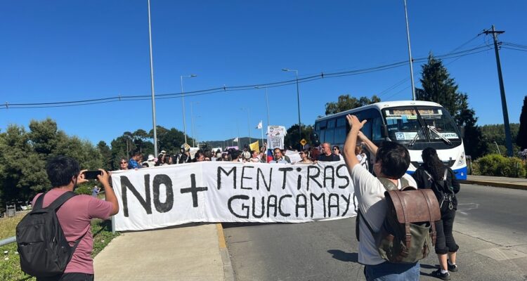 Acusan promesas incumplidas: familias protestan en Valdivia por postergaciones a proyecto habitacional