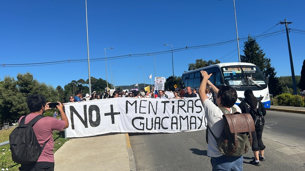 Acusan promesas incumplidas: familias protestan en Valdivia por postergaciones a proyecto habitacional