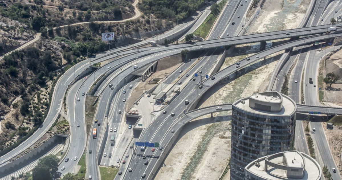 Cierran Puente Lo Saldes de Vitacura por falla en viga exterior de la estructura