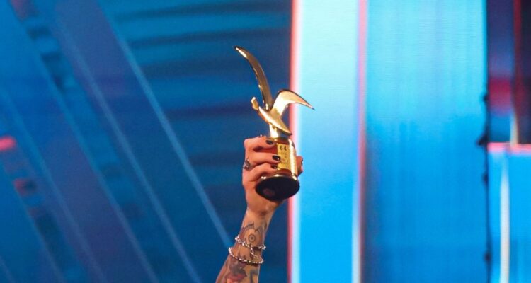 Qué artistas están hoy en Viña del Mar 2025 en el Festival y a qué hora sale el humorista