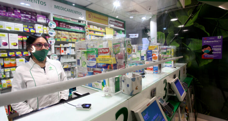 Cuál es la labor del químico farmacéutico y por qué se ha perdido la tradición de asesorar a los clientes de farmacias