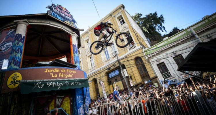 Revisa la programación del Red Bull Valparaíso Cerro Abajo 2025.