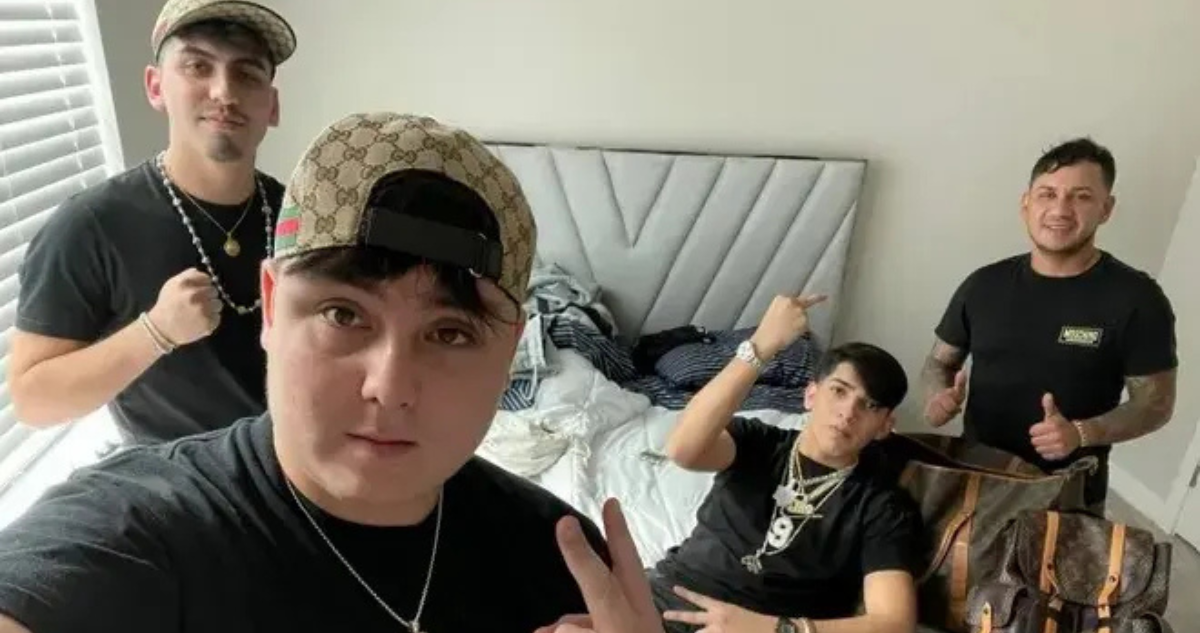 Chilenos detenidos por robo en EE.UU se fotografiaron con joyas robadas de casa de estrella de la NFL